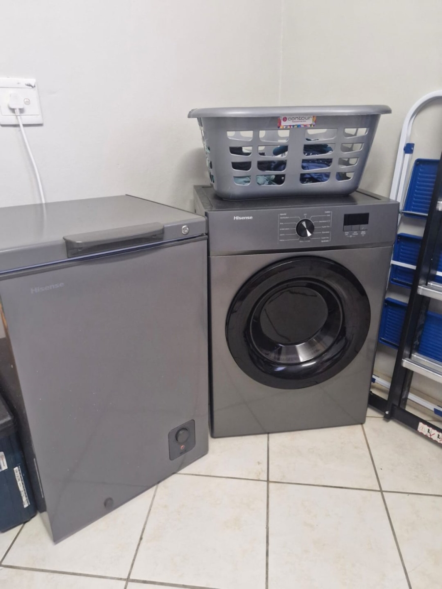 To Let 3 Bedroom Property for Rent in Wavecrest Eastern Cape